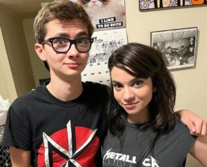 Elliott Fullam Instagram - HAPPY BIRTHDAY to @laurenlavera !!! We love you and we look forward to many more great times together! It’s been wonderful watching you grow as an actress!!! Have a great day, “big sis!”🖤🖤🖤🎉🎉🎉