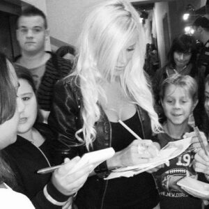 Élodie Bouche Instagram - Let’s share memories 💫
Italy 2012 🎵

It was a big surprise for my producers, Universal and myself when we got the news that we were number 1 in Italy with my single “Soundwaves” 🎵

A lot of people always ask me why I never share all my memories..
So thank you to push me for that because it’s part of my life, and now I’m ready to share it 🥰

Music makes the mood
Music make us fly in our own world
Music is life
 🤍♾🎵

#music