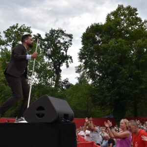 Eloy de Jong Instagram - Schlagerhammer 2024 in #oranienburg hat sehr viel Spaß gemacht. Danke wir toll ihr alle mitgefeiert habt. @schlager.radio vielen dank für die Einladung! ❤️ #schlagerhammer #schlagerradio #schlager #eloydejong @ctmentertainment @vosound_