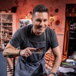 Eloy de Jong Instagram - Im Osterspezial von @dasgrossebacken treten je drei prominente Back-Küken mit einem alten Back-Hasen an ihrer Seite gegeneinander an  Am Mittwoch 27. März um 20:15 in @sat.1. Schaltet ihr ein? ❤️🥚🎂 #dasgrossepromibacken #osterspezial Bilder: © SAT.1/Claudius Pflug