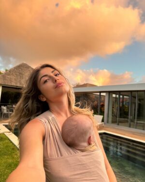 Elsa Dasc Instagram - Qui sème l’amour, récolte le bonheur 🧡🌅