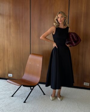 Elsa Hosk Instagram - Sitting pretty🖤