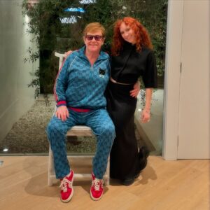 Elton John Instagram - The BEST evening of pizza and outrageous laughter with the fiercely fabulous @chappellroan. 

Love her, love her, love her 🚀❤️🌈