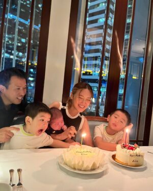 Elva Ni Chen-Xi Instagram - 本以為自己沒有力氣再慶祝生日
但原來有家人和好友的陪伴真的是幸福滿滿
是不是e人都這樣愛折騰   ( ๑‾̀◡‾́)σ” 
謝謝每一個你們送的祝福
我都收到了
感恩有你們🫶🏻
#forevergrateful