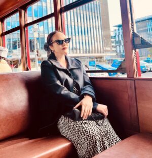 Emelda Rosemila Instagram - Sometimes all we need is a small reminder.🤍

JOANNA & IMAN

Salju Rindu | Akasia TV3 

Produced by @globalstationsb 

@kidkylo 🫶🏻

@purenewzealand
Thank you 🙏 
#NZMustDo #IfYouSeekNZ
