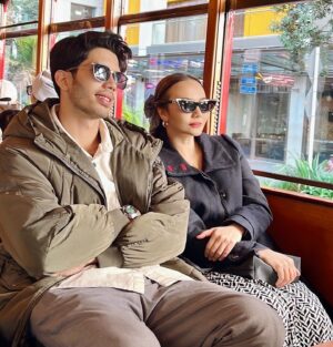 Emelda Rosemila Instagram - Sometimes all we need is a small reminder.🤍

JOANNA & IMAN

Salju Rindu | Akasia TV3 

Produced by @globalstationsb 

@kidkylo 🫶🏻

@purenewzealand
Thank you 🙏 
#NZMustDo #IfYouSeekNZ