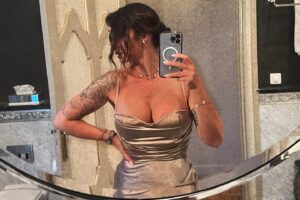 Émilie Nef Naf Instagram - « Soyez reconnaissants envers les gens qui vous rendent heureux, ils sont les jardiniers qui font fleurir votre âme. » Marcel Proust ❤️

Bon ben c’est officiel, il reste plus que moi à marier 🤍😂