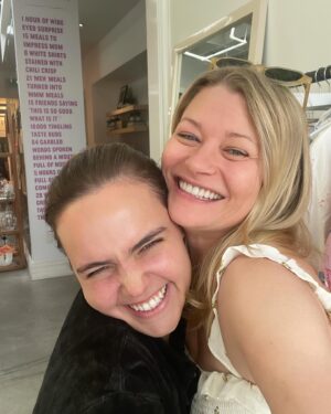 Emilie de Ravin Instagram - Looking through📱📸 - ran into this beautiful friend (& amazing powerhouse of a young woman) a few weeks ago. Love me a random-unexpected-wonderful-surprise-encounter-with-an awesome-human! 
Love ya Bailee 💋💋💋

#belle #babysnow #ouat #onceuponatime