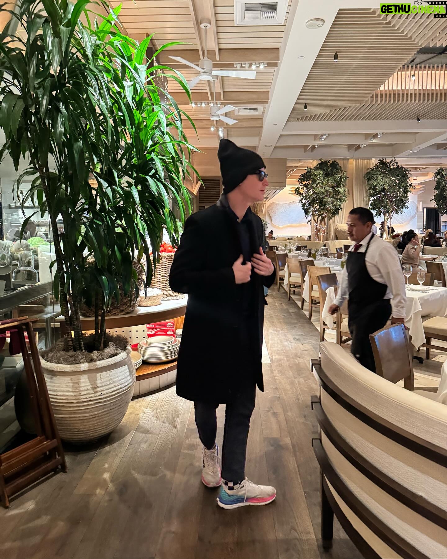 Emilio Insolera - 3 Likes - Giornata piovosa 🌧️ a Los Angeles. Pranzo all #avra. Appuntamento con me stesso.
Rainy 🌧️ day in Los Angeles. Lunch at #avra. Dating with myself.
Dia lluvioso 🌧️ en Los Angeles. Almuerzo al #avra. En una cita conmigo mismo.