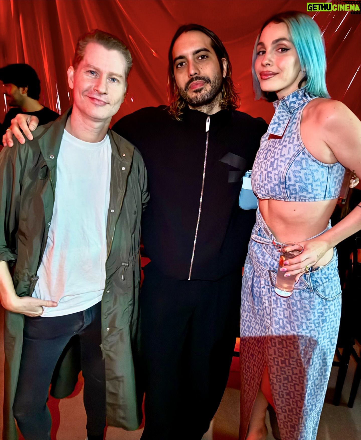 Emilio Insolera - 3 Likes - @rosevillain @prodbysixpm
Btw, è appena uscito il talent show di @netflix Rhytm Flow Italia tutto incentrato sul rap italiano - go check it out
Btw, the talent show by @netflix Rhytm Flow Italy just dropped, all about Italian rap - go check it out