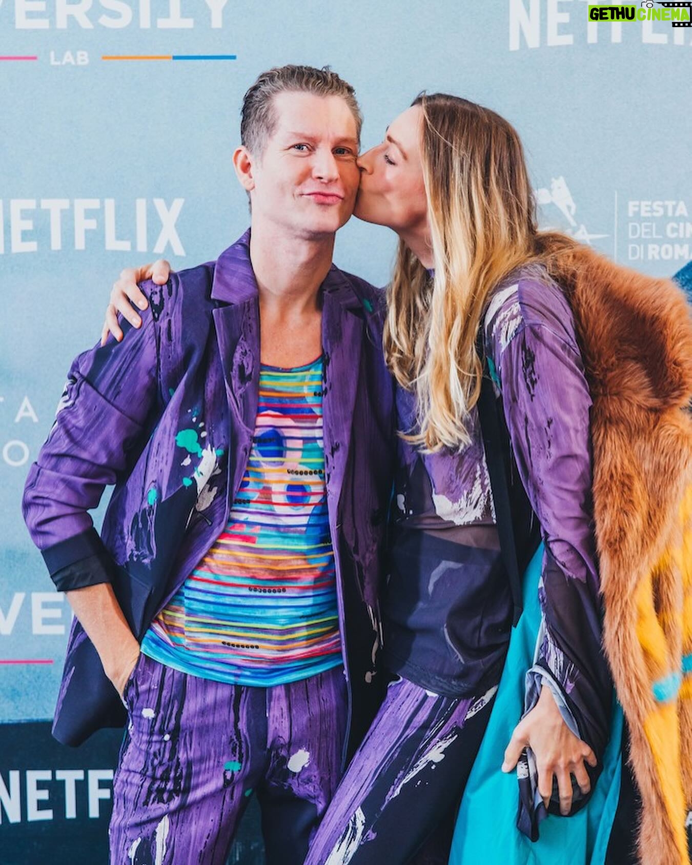 Emilio Insolera - 3 Likes - Complimenti a @netflixit per l'eccellente impegno a garantire l'accessibilità universale, dall'accoglienza degli ospiti con interpreti LIS alla proiezione del film con sottotitoli e audiodescrizioni.
Il segreto del cambiamento è concentrare la tua energia non nel combattere il vecchio, ma nel costruire il nuovo.
@emilioinsolera @carolainsolera @anainsolera @es_pr_communication @e_schmeidler @dhruvkapoor Crediti @virginiabettoja /Netflix
