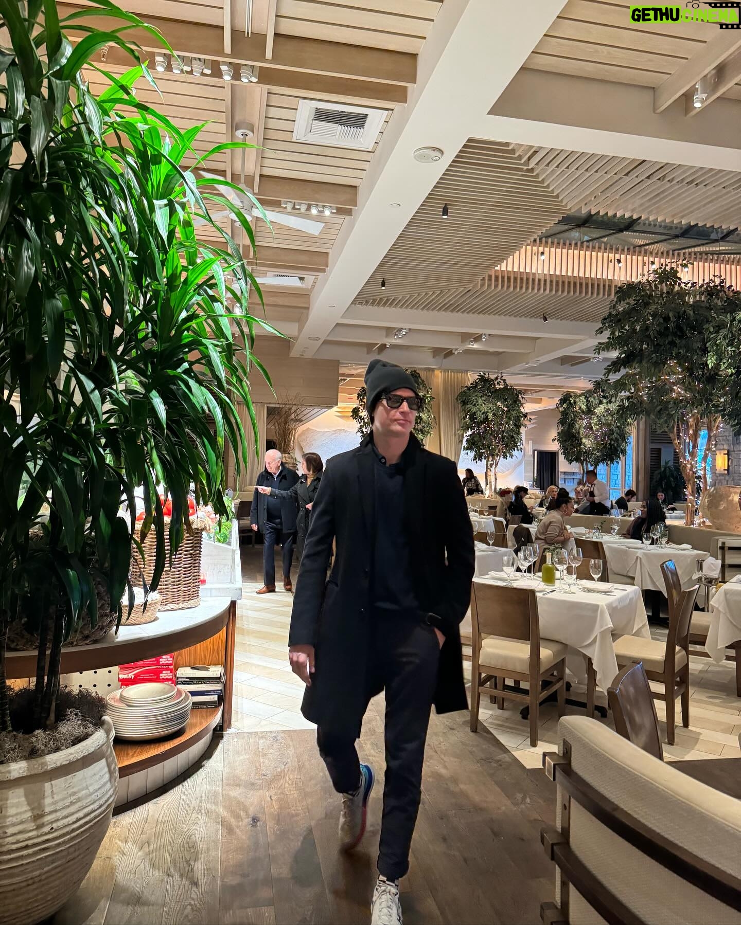 Emilio Insolera - 3 Likes - Giornata piovosa 🌧️ a Los Angeles. Pranzo all #avra. Appuntamento con me stesso.
Rainy 🌧️ day in Los Angeles. Lunch at #avra. Dating with myself.
Dia lluvioso 🌧️ en Los Angeles. Almuerzo al #avra. En una cita conmigo mismo.