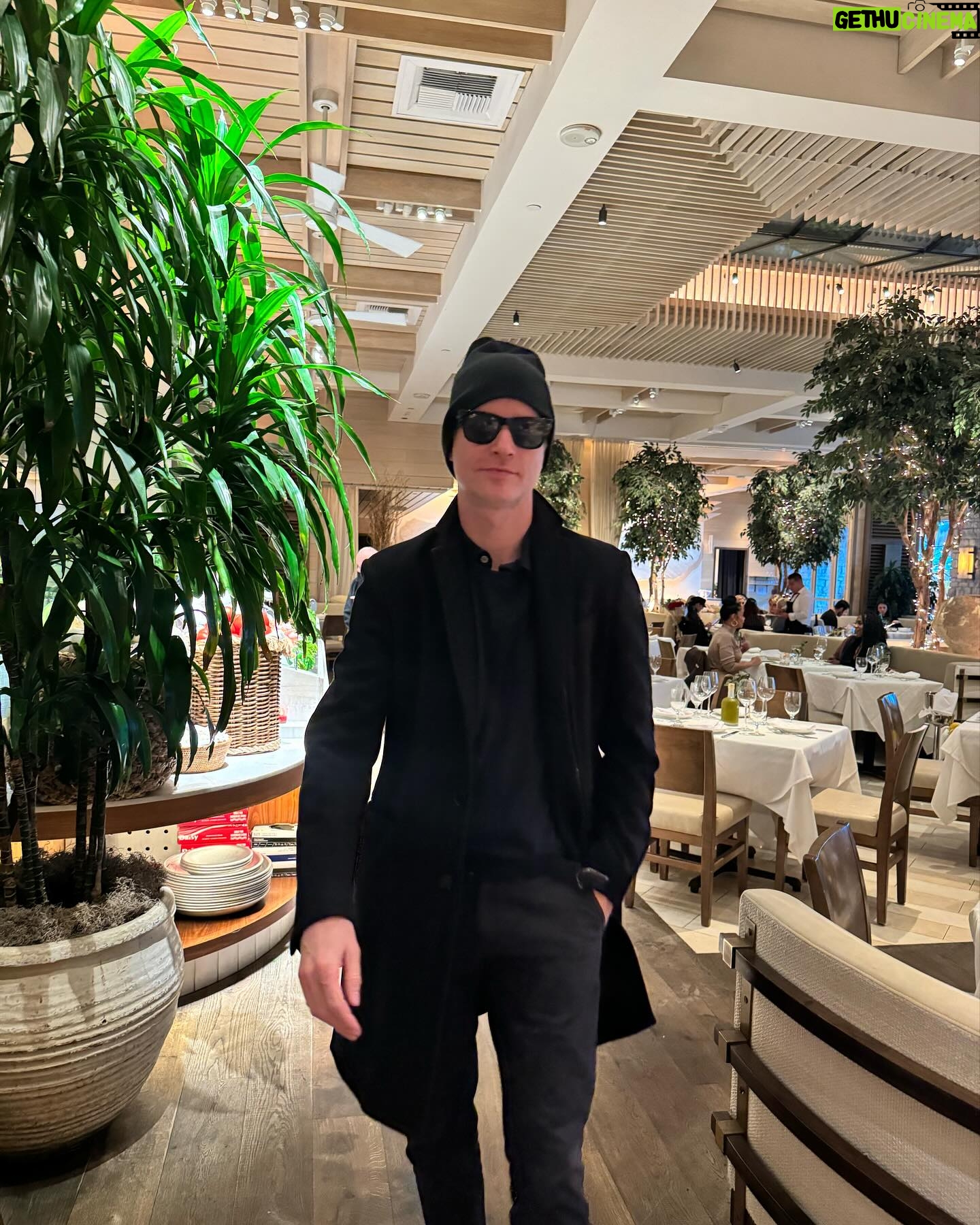 Emilio Insolera - 3 Likes - Giornata piovosa 🌧️ a Los Angeles. Pranzo all #avra. Appuntamento con me stesso.
Rainy 🌧️ day in Los Angeles. Lunch at #avra. Dating with myself.
Dia lluvioso 🌧️ en Los Angeles. Almuerzo al #avra. En una cita conmigo mismo.