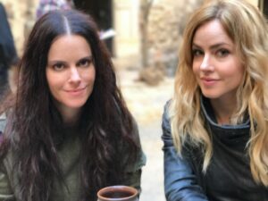 Emily Hampshire Instagram - I still can’t believe I got the chance to play THE (artist formerly known as #primary) JENNIFER GOINES. I’ve been verrrry lucky in my career to get to play characters I admire and aspire to be like (and sometimes ❤️ more than real-life-people😬) but if you’ve ever seen #12monkeys I think you’ll get why Jennifer holds a special place in my ❤️. “She was the best of all of us”🥹 and so I’m extra specially excited to reunite with my #12Monkeys family at Creation’s: Star Trek Las Vegas. And you can come crash the party!!! (I might cry tho. Consider urself warned) This  Saturday, August 3 at the Rio Hotel, Las Vegas. @creationent 
#12Monkeys #STLV
P.s. pls tell me who made the amazing jennifer super cut at the end of this carousel so i can credit.