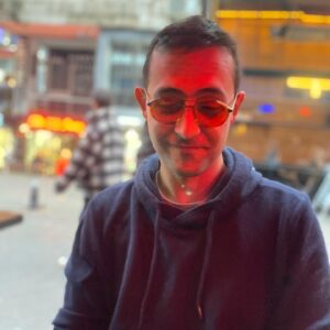 Emir Çubukçu Instagram - 👓 
📸: @boraakkas