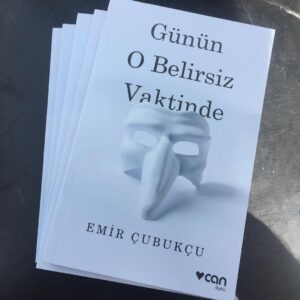 Emir Çubukçu Instagram - Böyle bir şey oldu. Ben bunlarla ne yapacağımı bilemiyorum. Belki siz bilirsiniz.
Yarından itibaren kitapçılarda...