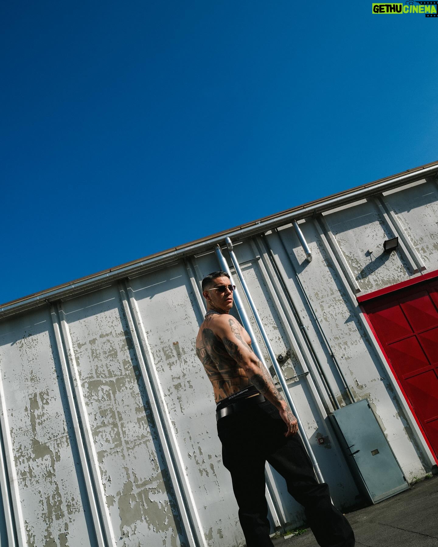 Emis Killa - 75K Likes - I biglietti per EM15 sono disponibili ora! Link in bio e nelle stories. 🎫
