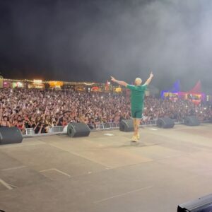 Emis Killa Instagram - Recap last 10 days:
- Relax in puglia
- Io e fedez in una delle 30 foto random pre show
- Guestata allo show di mio fratello Vanetti
- Chilling time con Neima & friends
- Il fresco di zona mi ha chiesto un selfie
- Check allo specchio prima di scendere dall’hotel
- Foto di gruppo peró di schiena così nessuno si lamenta per com’è venuto