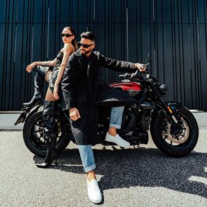 Emma Drobná Instagram - track “RANDE” by @emmadrobna feat. @egoemo na Spotify, Apple Music a ostatných streamovacích platformách. Ako by dopadlo uvidíte čoskoro vo videoklipe! 🌇