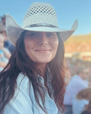 Emma Heming Instagram - Happy 4th of July! 🇺🇸🇺🇸🇺🇸 
*and if you don’t have cowboy boots, just put your snow boots on, it’s fine 😉