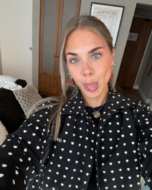 Emma Keuven Instagram - life recently 🧸💖🎓🎠🕺🌸🐝