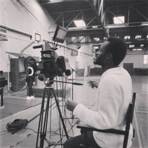 Emmanuel Buriez Instagram - Un réalisateur de film, c'est presque comme un guide de montagne... Tout comme le guide de montagne ; le réalisateur choisit son équipe, il sélectionne les personnes qui l'accompagnent, il choisit la direction vers laquelle aller, il définit l'objectif, et le meilleur itinéraire pour y parvenir ensemble.
Parfois, il doit prendre de difficiles décisions ; faire le choix de ne pas embarquer dans le groupe certaines personnes, ou d'en débarquer d'autres. Il doit s'assurer de la cohésion de l'équipe, de la motivation de chacun, de leur santé physique, de leur morale. Il doit aussi lister et vérifier le matériel qui coûte parfois à lui seul le prix d'une maison.
Il peut lui arriver de devoir revoir ses plans, accepter de n'être qu'un parmi tant d'autres, apprendre et réapprendre toujours, être humble et autant que faire se peut, serein... Un réalisateur c'est presque comme un guide de montagne... Presque, car à la différence du guide qui peut voyager seul, le réalisateur n'est rien sans toutes les personnes qui l'accompagnent.
Aujourd'hui j'ai 18 ans... Oui, je suis né il y a 18 ans, pendant la période des vacances scolaires de février, quelque part dans les environs de Dunkerque, avec un court métrage sans queue ni tête ni ventre, tourné sur des cassettes dv monté avec PinnacleStudio7.
En 18 ans j'ai croisé des centaines et des centaines de personnes.
Des personnes avec qui j'ai eu des coups de cœur, des coups de sang, des coups de chauds, des coups de froids... des fous rires, des engueulades, des désaccords juridiques, des surprises, des conflits, des sourires, des idées, des inspirations, mais quelles qu'elles soient, c'est grâce à elles que je peux me nommer réalisateur autrement que par un statut administratif. 
Par passion, par amour de l'art.
Le cinéma me fait rire, pleurer, réfléchir, vibrer, penser, rêver.
Merci à vous.

#cinema #cinemaker #director #producer #imdb #film #filmset #filmsetlife #setlife #manellange
#filmmaker #filmmakerlife #professional  #filmmakerslife #allocine #producteur #realisateur #direttore #diretor #blackman #french #haitian #filmartist #cineastecomedien #emmanuelburiez #plateaudetournage #quelavievousberce #hopethelifenchantyou