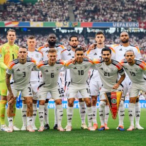 Emre Can Instagram - Die Niederlage schmerzt auch am Tag danach noch sehr, aber es ist der richtige Zeitpunkt um DANKE zu sagen. Danke an unsere Fans für die Unterstützung bei dieser Heim-EM, Ihr habt genauso wie wir, alles gegeben. Wir werden stärker zurückkommen. 🇩🇪💪🏽 

The defeat still hurts a lot the day after, but it’s the right time to say THANK YOU. Thank you to our fans for their support at this home euros, you gave your all just like we did. We will come back stronger. 🇩🇪💪🏽

#weCan