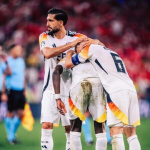 Emre Can Instagram - NÄCHSTER SCHRITT: VIERTELFINALE 🦾🇩🇪 WICHTIGER SIEG IN MEINEM WOHNZIMMER 🏟️ 

NEXT STEP: QUARTER-FINALS 🦾🇩🇪 IMPORTANT VICTORY IN MY LIVING ROOM 🏟️

#weCan #euro2024