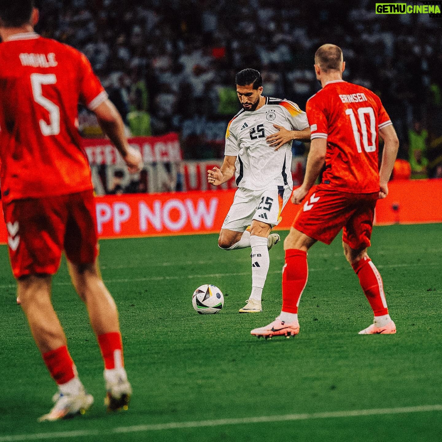 Emre Can - 60.7K Likes - NÄCHSTER SCHRITT: VIERTELFINALE 🦾🇩🇪 WICHTIGER SIEG IN MEINEM WOHNZIMMER 🏟️
NEXT STEP: QUARTER-FINALS 🦾🇩🇪 IMPORTANT VICTORY IN MY LIVING ROOM 🏟️
#weCan #euro2024