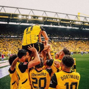 Emre Can Instagram - A successful last game to end the Bundesliga season. But today is all about one person. Thank you @marcinho11 for everything. It has been an honour to play side by side with you for our fans all these years. The job is not done yet.. See you at Wembley 🏆⚫️🟡

#weCan #EC23