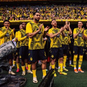 Emre Can Instagram - A successful last game to end the Bundesliga season. But today is all about one person. Thank you @marcinho11 for everything. It has been an honour to play side by side with you for our fans all these years. The job is not done yet.. See you at Wembley 🏆⚫️🟡

#weCan #EC23