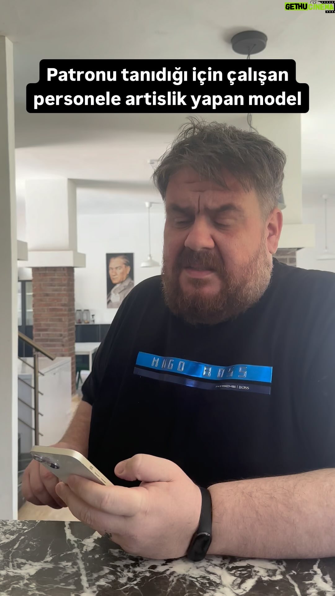 Emre Mutlu - 72.2K Likes - Patronu tanıdığı için çalışan personele artislik yapan model
W/ @arenbutikotel