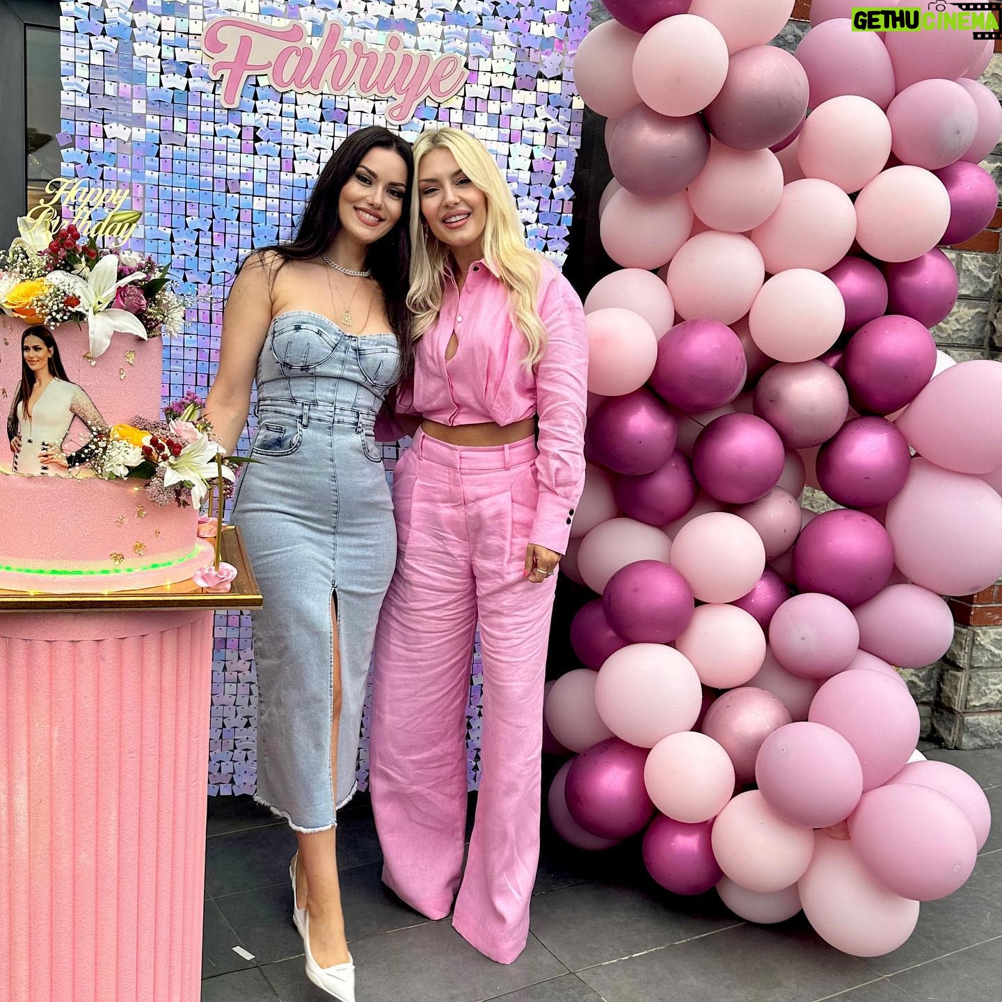 Enise Ütük - 68K Likes - Sevgi pıtırcığım, canım Karan’ım iyi ki doğdun. Şahane yılların olsun güzel ailenle seni çok seviyoruz. 🤗🥳✨💞🙏🏻