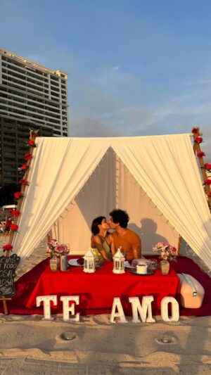 Enrique Arrizon Instagram - @gabrielamilla Que tarde/noche tan mágica mi vida 🥰. Festejo todos los días el haberte conocido. TE AMO!
Gracias @emapicnicspv por ser mis cómplices en esta sorpresa maravillosa, mejor imposible ❤️🫶🏼
Ya estamos listos para nuestra siguiente aventura en bici @baikarool_vallarta @baikarool