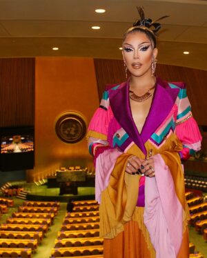 Envy Peru Instagram - I am incredibly proud as a Peruvian/Dutch queen to be one of the first drag queens ever entering the UN during the 2024 High Level Political Forum (HLPF), a political event where world leaders discuss the UN’s sustainable development goals. This is a beautiful opportunity to make my voice heard.

It’s important to me to speak on a global level about how I envision the future as part of the LGBTQIA  community. There are too many places worldwide where being queer is forbidden and sometimes criminalized. I find that shocking in the year 2024.

This event was organized by COC Netherlands, UN Women, UNDP, and the Permanent Mission of the Kingdom of the Netherlands to the UN and hosted by me.

Alongside with activists from Armenia, Kenya, Namibia, Nepal, Uganda, and Zimbabwe we shared stories from our lives and dreams of an inclusive future

Drag is a form of self-expression and political activism that contributes to diversity and inclusivity and embodies the concept; Leave no one behind. Drag has the capacity to challenge socioeconomic and political narratives. Organizers hope that bringing drag to the UN can be a symbol that reminds us that this world needs a queer future of care. ❤️🌎

#unitednations #envyperu #humanrights #trending

Photo: @richardkoek
Wearing: @claesiversen
Hair: @wigmayson