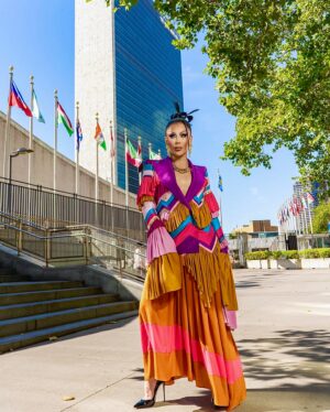 Envy Peru Instagram - I am incredibly proud as a Peruvian/Dutch queen to be one of the first drag queens ever entering the UN during the 2024 High Level Political Forum (HLPF), a political event where world leaders discuss the UN’s sustainable development goals. This is a beautiful opportunity to make my voice heard.

It’s important to me to speak on a global level about how I envision the future as part of the LGBTQIA  community. There are too many places worldwide where being queer is forbidden and sometimes criminalized. I find that shocking in the year 2024.

This event was organized by COC Netherlands, UN Women, UNDP, and the Permanent Mission of the Kingdom of the Netherlands to the UN and hosted by me.

Alongside with activists from Armenia, Kenya, Namibia, Nepal, Uganda, and Zimbabwe we shared stories from our lives and dreams of an inclusive future

Drag is a form of self-expression and political activism that contributes to diversity and inclusivity and embodies the concept; Leave no one behind. Drag has the capacity to challenge socioeconomic and political narratives. Organizers hope that bringing drag to the UN can be a symbol that reminds us that this world needs a queer future of care. ❤️🌎

#unitednations #envyperu #humanrights #trending

Photo: @richardkoek
Wearing: @claesiversen
Hair: @wigmayson