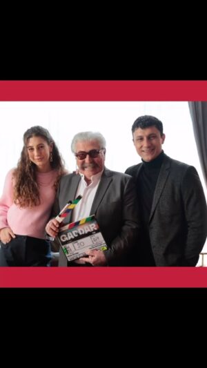 Erdal Özyağcılar Instagram - “GADDAR”ın setinde iki genç meslekdaşımla @itiresenn @alpercaxn