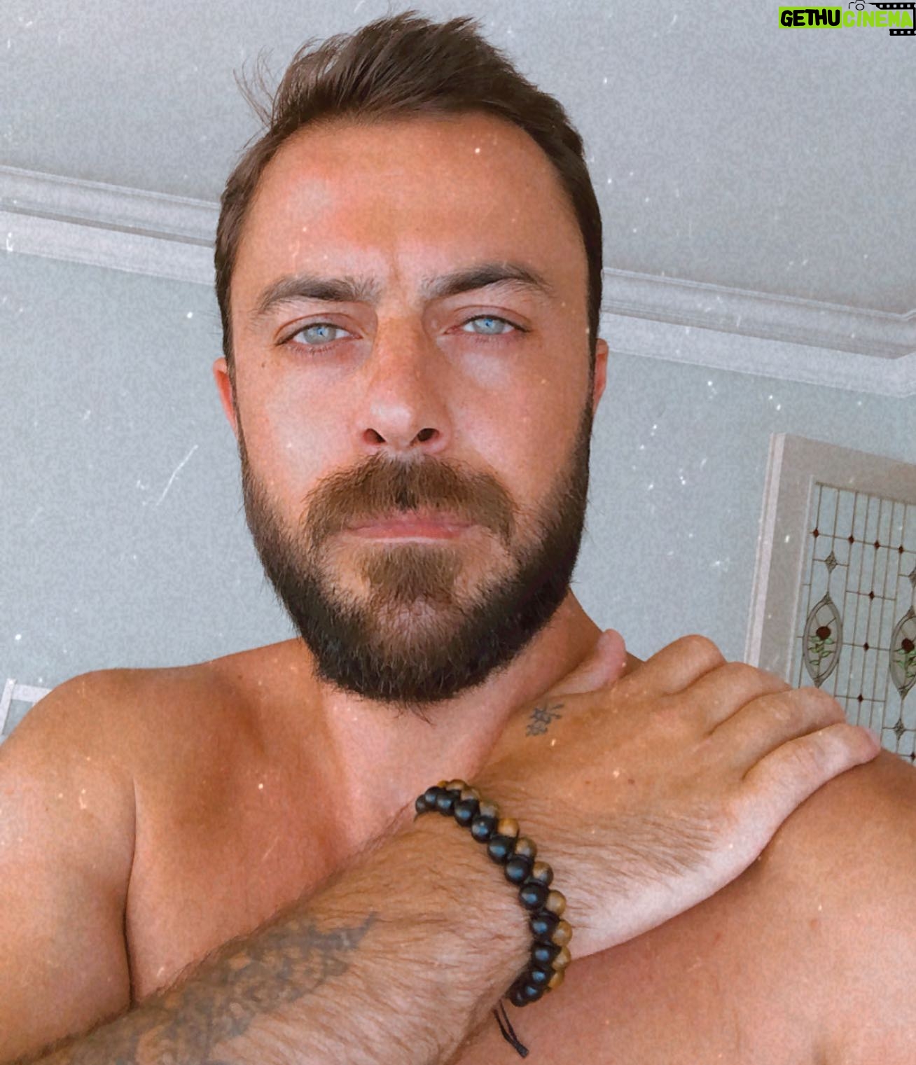 Eren Hacısalihoğlu - 3 Likes - Yeni fotoğrafım yok, story den devam ediyorum.