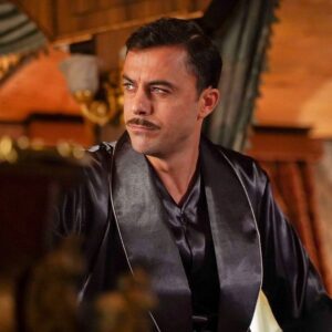 Eren Hacısalihoğlu Instagram - 20:00’da beraberiz!! ⭐️ #Aziz @showtv @o3medya