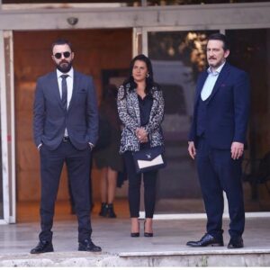 Eren Hacısalihoğlu Instagram - Ortam gergin. Kravatım yamuk . Ayağımın altındaki mermer kırık.