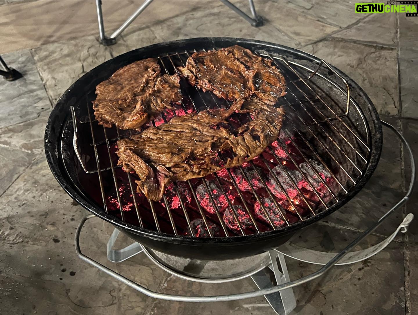 Eric Mun - 7.3K Likes - 둘째매형 로이형님이 만들어준 grilled steak taco 진짜 파는것보다 훨씬 맛있음. 둘째누나 아들 트로이는 하버드 의대나온 닥터 아빠를 닮아 초등학생이 벌써 어플을 만들어서 상도 받았음. 자랑 맞습니다😉 #가져가서먹으라고듬뿍싸줌 #하버드 #havard #타코 #taco #carneasada #jmt #2kg증가