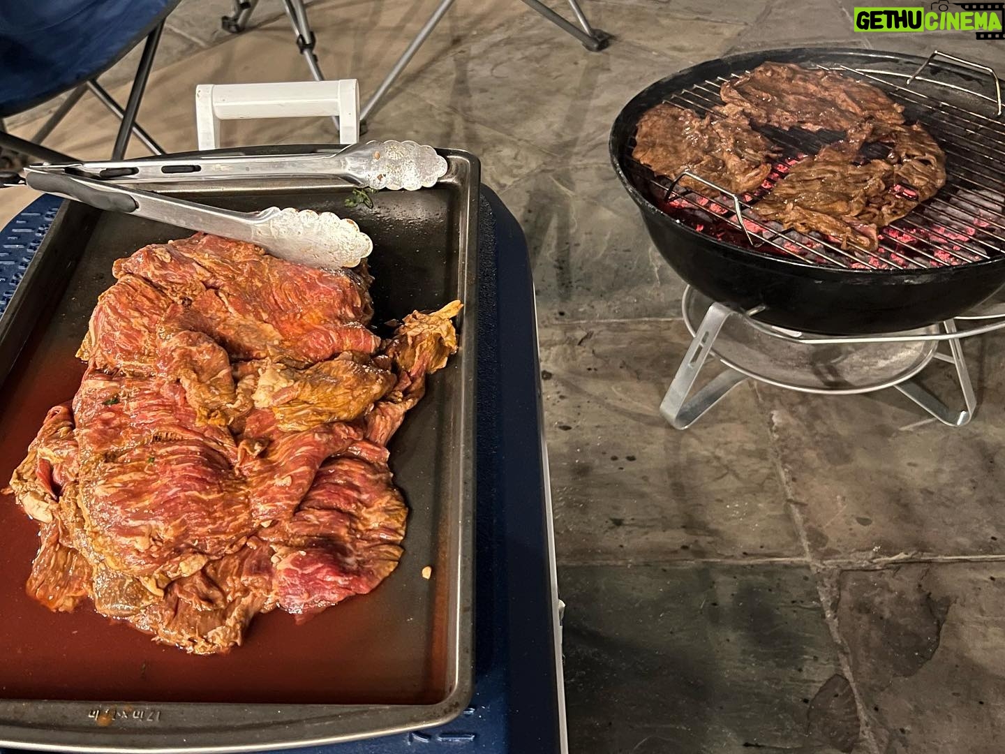 Eric Mun - 7.3K Likes - 둘째매형 로이형님이 만들어준 grilled steak taco 진짜 파는것보다 훨씬 맛있음. 둘째누나 아들 트로이는 하버드 의대나온 닥터 아빠를 닮아 초등학생이 벌써 어플을 만들어서 상도 받았음. 자랑 맞습니다😉 #가져가서먹으라고듬뿍싸줌 #하버드 #havard #타코 #taco #carneasada #jmt #2kg증가