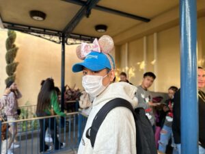 Eric Mun Instagram - 핑크머리띠라니…💕 #디즈니랜드 #disneyland #미니마우스 #머리띠 #날쳐다보는눈빛 #기분탓인가