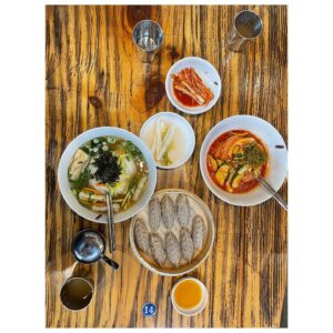 Eric Mun Instagram - 요즘 입맛이 없네요 김치를 남겼어요🍜#인덕원비빔국수 #비빔국수 #잔치국수 #갈비만두 #한입만듀 #점심뭐드셨나요