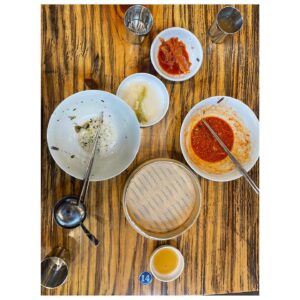Eric Mun Instagram - 요즘 입맛이 없네요 김치를 남겼어요🍜#인덕원비빔국수 #비빔국수 #잔치국수 #갈비만두 #한입만듀 #점심뭐드셨나요