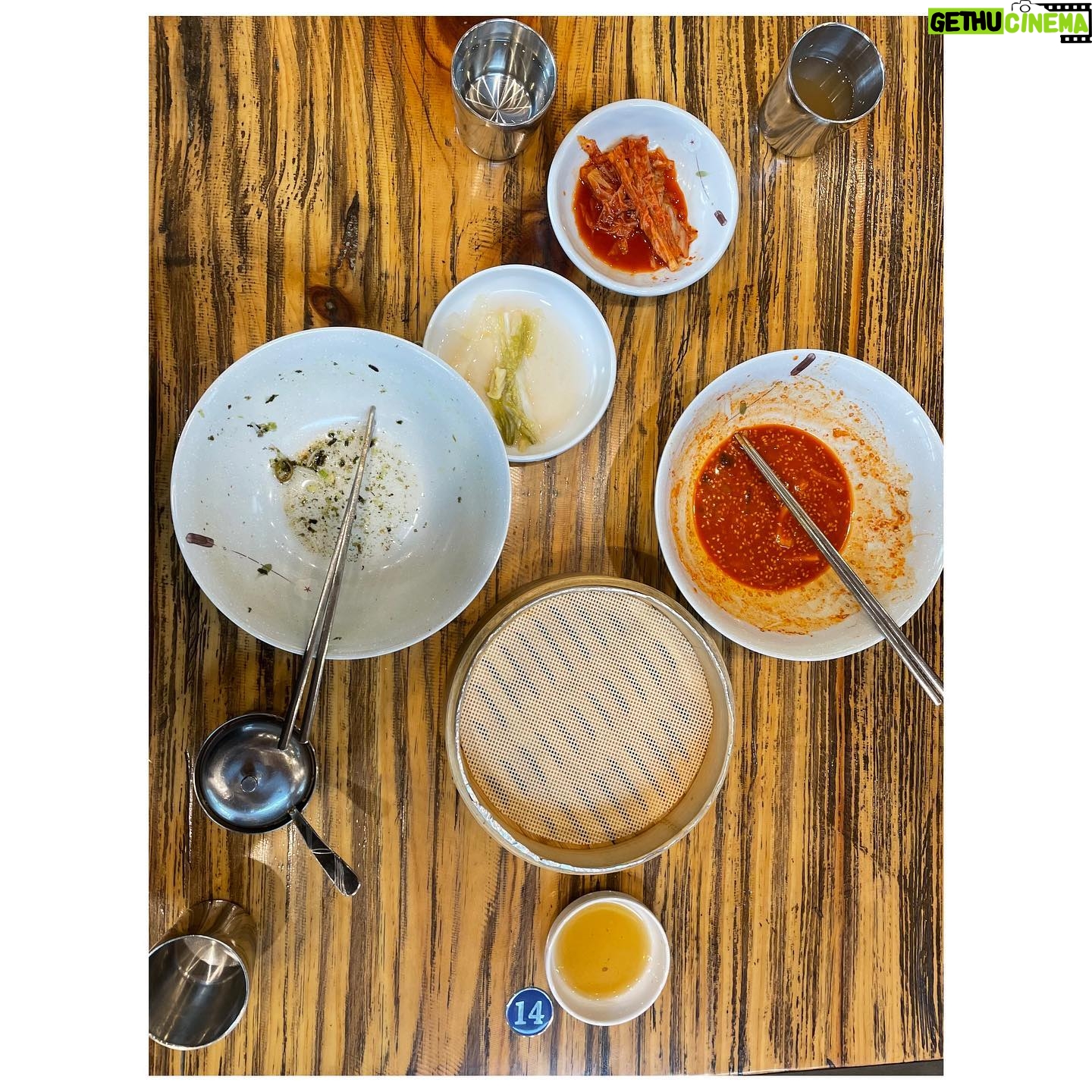 Eric Mun - 7.6K Likes - 요즘 입맛이 없네요 김치를 남겼어요🍜#인덕원비빔국수 #비빔국수 #잔치국수 #갈비만두 #한입만듀 #점심뭐드셨나요