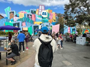 Eric Mun Instagram - 핑크머리띠라니…💕 #디즈니랜드 #disneyland #미니마우스 #머리띠 #날쳐다보는눈빛 #기분탓인가