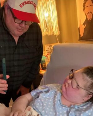Eric Stonestreet Instagram - Another @bigslickkc in the books. Almost 4 million raised this year and over 25 million in the last 15 years for @childrensmercy. 
Those are big numbers and they wouldn’t be possible without the great people of Kansas City showing up for the kids and families that find themselves dealing with the brutal reality of pediatric cancer. 
And while we love to celebrate the wins, and there are many to celebrate, we must also acknowledge the losses. 

We lost our friend Isabelle last week. 
Just before the big weekend. 

Her loss is what keeps the doctors, researchers, and the kind and giving people that fund them motivated. Motivated to help manage cancer, and someday help cure cancer. 

We wanted to make sure @isabellesears._  was at big slick this year like she was last year and that she got that picture with her beloved @bwitter7 that she dreamed of. 
Mission accomplished. 

We love you Isabelle. Your spirit and humor will live on through all who loved you and knew you. 
I’m just grateful for our short time of being bffs.❤️