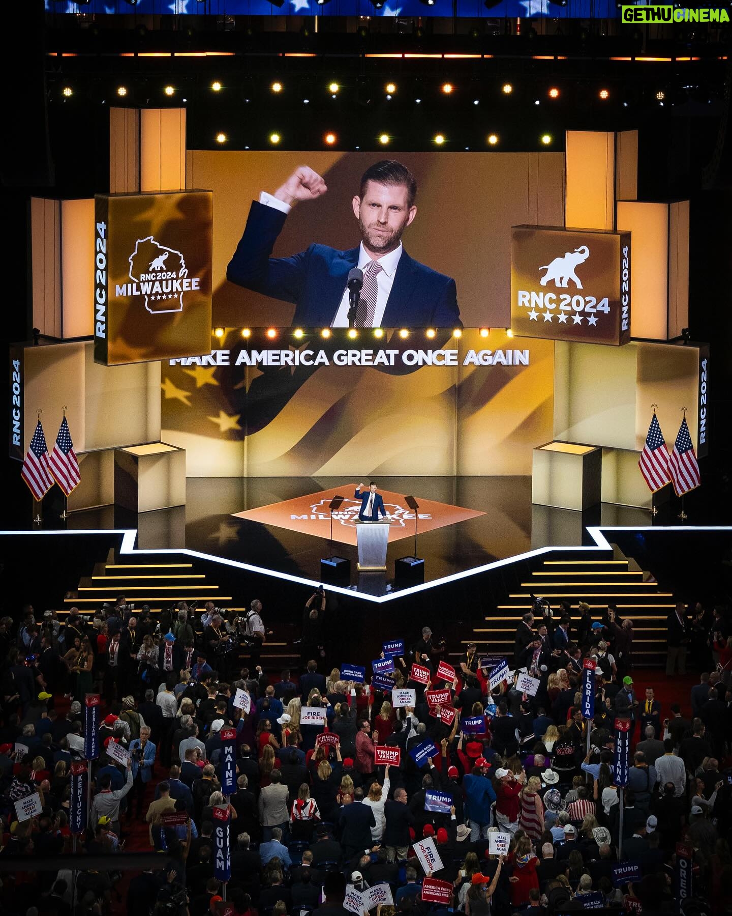 Eric Trump - 36.9K Likes - Thank you Milwaukee! Truly a night I will never forget!
📸 @courtlynnreed