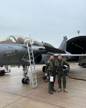 Éric Zemmour Instagram - Hommage au Capitaine Sébastien « Root » Mabire et au Lieutenant Matthis « Lolo » Laurens, morts d’un accident aérien en mission d’entraînement en Rafale. La France pleure ses fils qui dédiaient leur vie à son service.

Mes condoléances à leurs proches et à leurs frères d’armes.